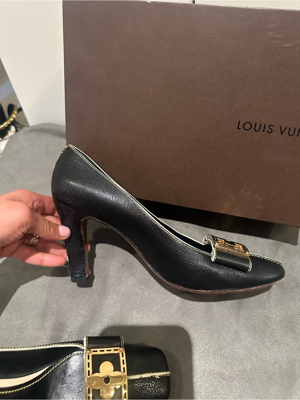 Louis Vuitton Suhali Leather Black Gold Square Toe Pumps 39.5 - Picture 6 of 8